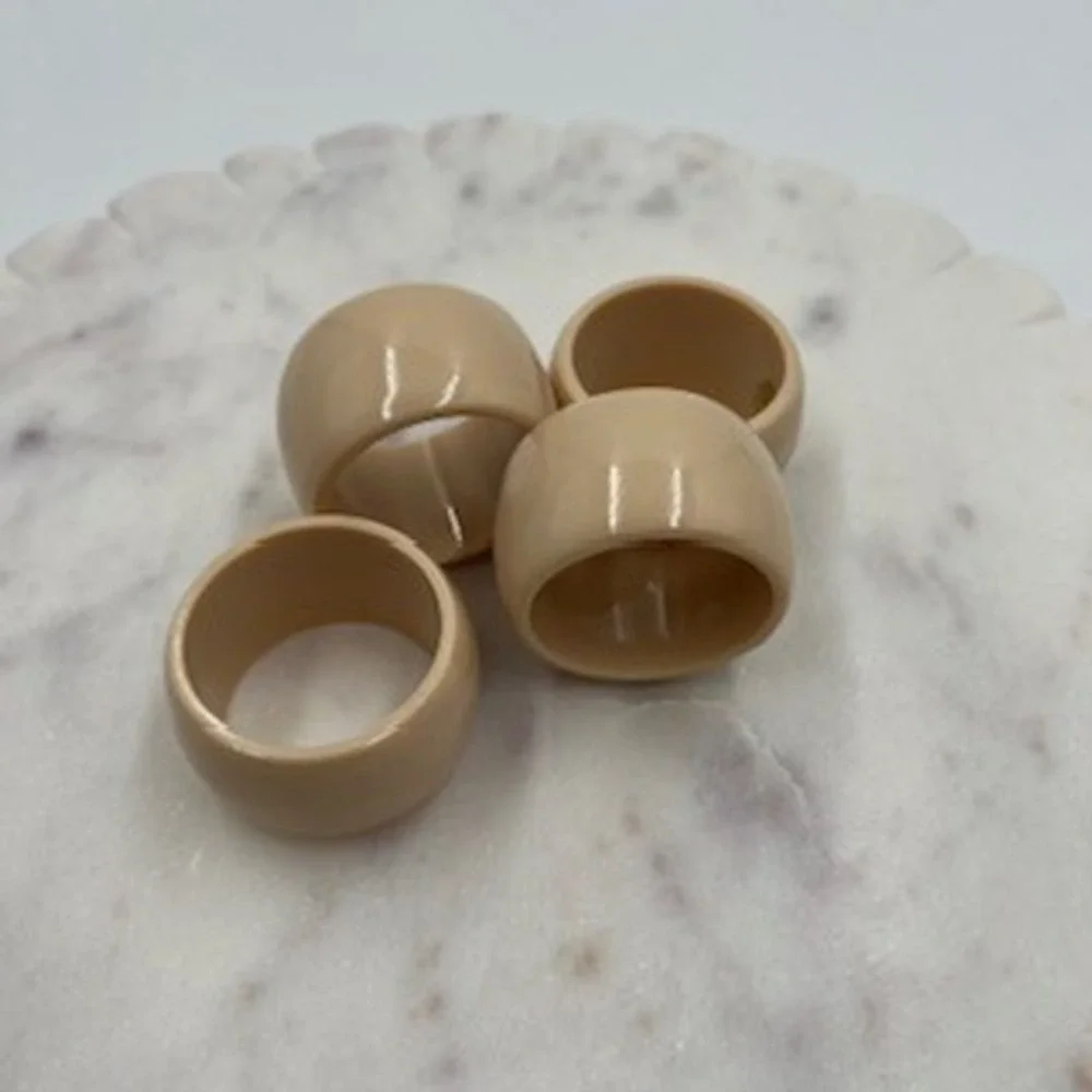 Vintage MCM Tan Acrylic Napkin Rings Set of 4 Beige Round‎ Mid Century Modern